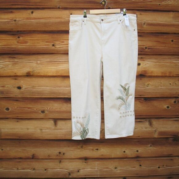 NWT Chicos Women’s Plus Size High Rise Straight Crop Jeans 20 - Picture 2 of 12